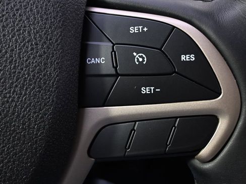 Used 2018 Jeep Cherokee Limited w/ Trailer Tow Group AWD/4WD image 35