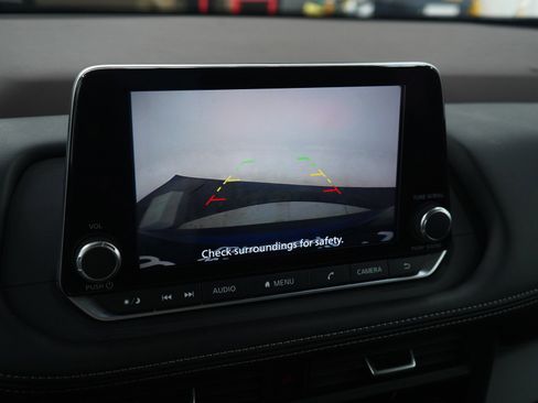 Used 2023 Nissan Rogue S image 21