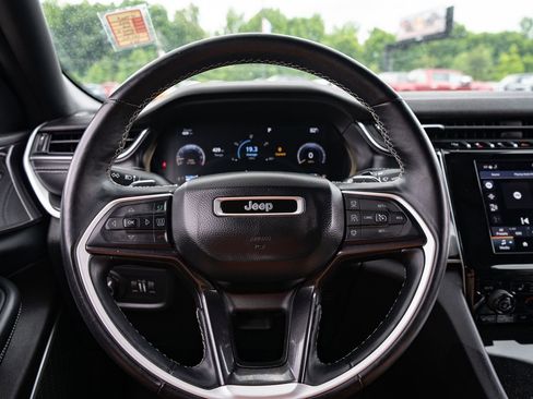 Used 2022 Jeep Grand Cherokee Altitude AWD/4WD image 28