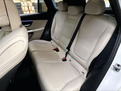 Used 2025 Mercedes-Benz GLC 300 image 28