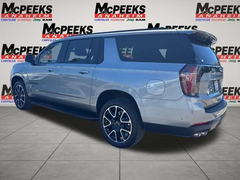 Used 2026 Chevrolet Suburban RST RWD image 3