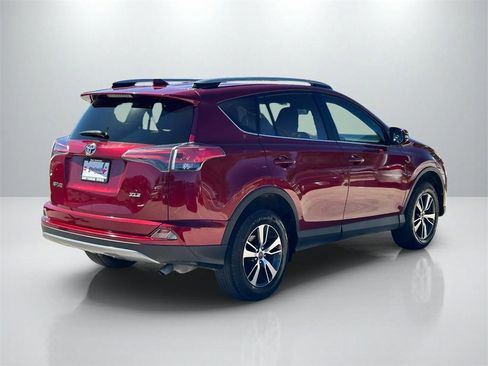 Used 2018 Toyota RAV4 XLE image 5