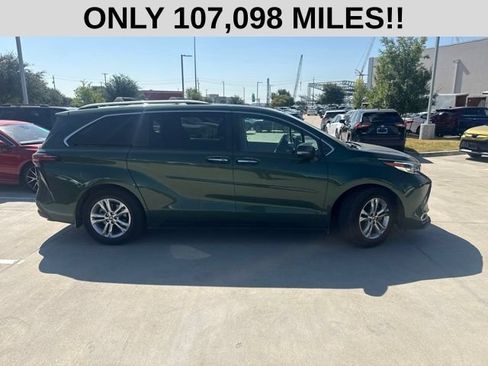Used 2022 Toyota Sienna Platinum AWD/4WD image 2