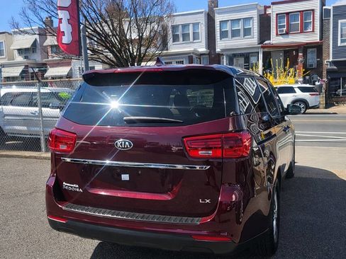 Used 2019 Kia Sedona LX image 3