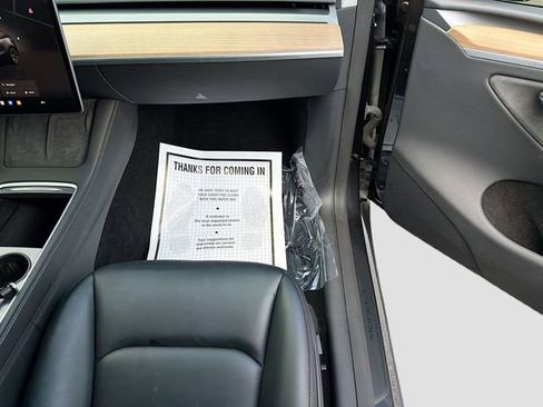 Used 2024 Tesla Model Y Long Range AWD/4WD image 17