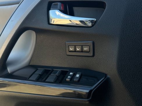 Used 2018 Toyota RAV4 Limited image 21