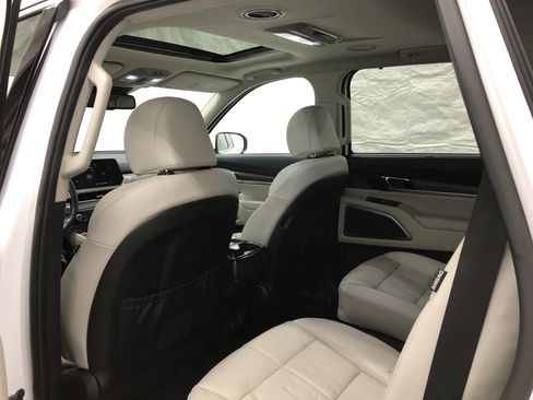 Certified 2024 Kia Telluride EX w/ EX Captain's Chair Package image 12