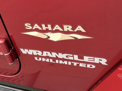 Used 2012 Jeep Wrangler Unlimited Sahara w/ Connectivity Group image 9