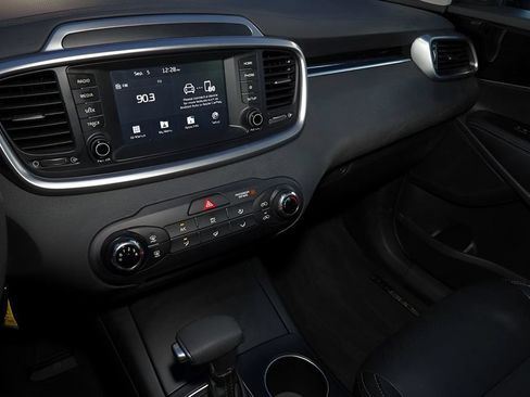 Used 2019 Kia Sorento FWD image 24