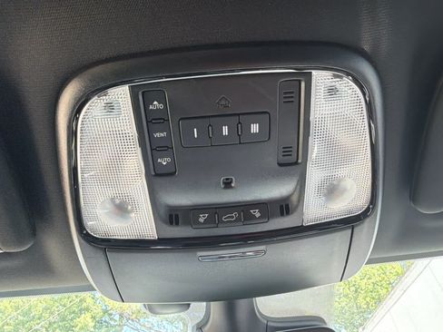 Used 2024 Dodge Durango GT RWD image 33