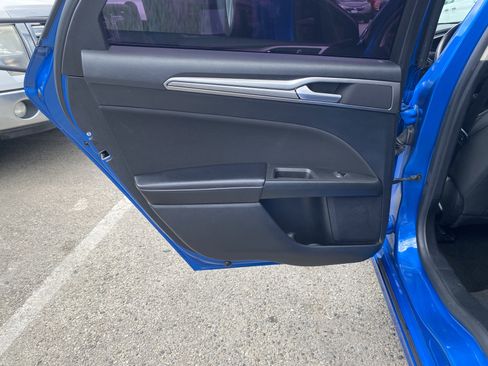 Used 2020 Ford Fusion SE image 15