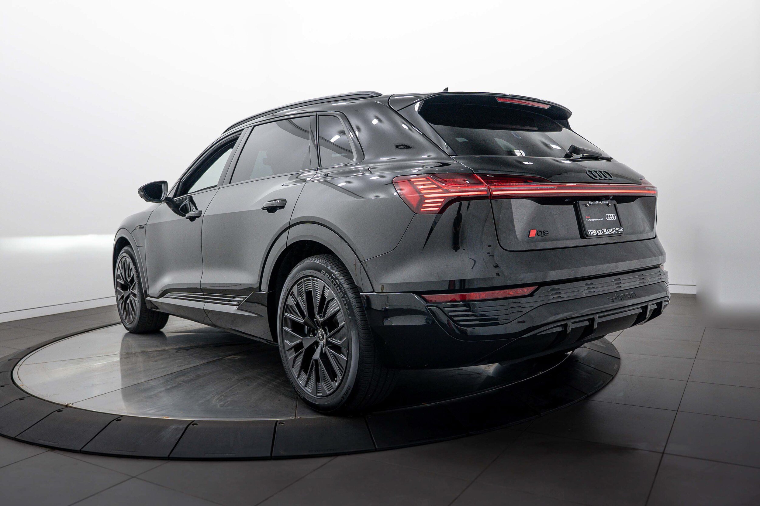 Certified 2024 Audi Q8 e-tron Prestige w/ Prestige Package AWD/4WD image 5