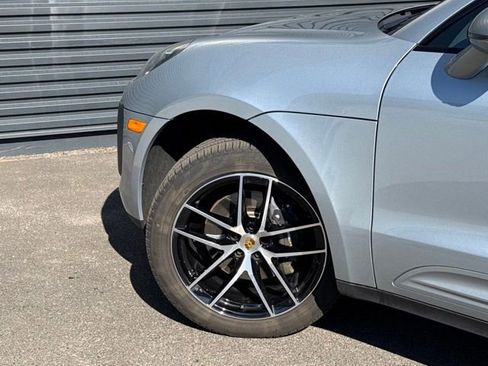 Used 2025 Porsche Macan AWD/4WD image 12