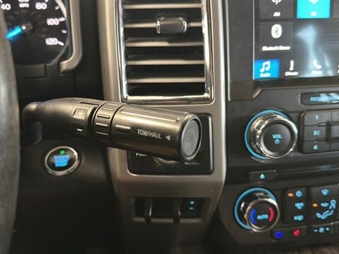 Used 2017 Ford F250 Lariat w/ Lariat Ultimate Package AWD/4WD image 19
