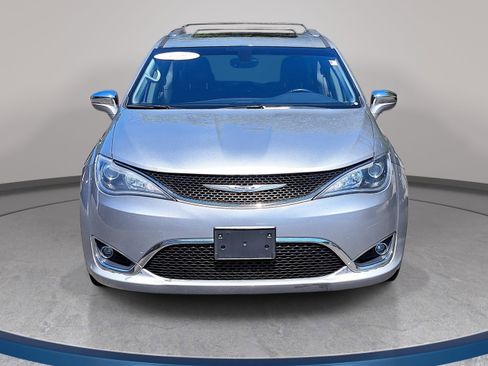 Used 2018 Chrysler Pacifica Limited FWD image 2