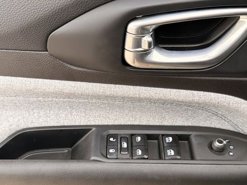 Used 2024 Jeep Compass Latitude AWD/4WD image 18