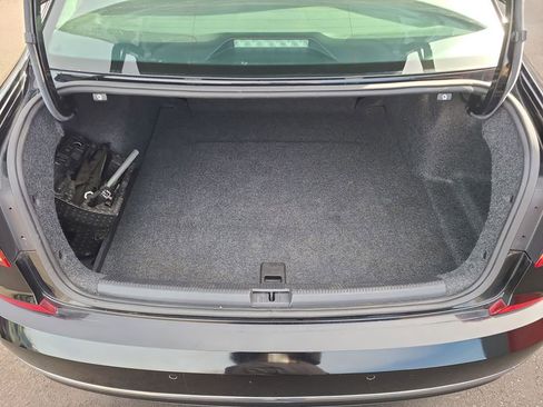 Used 2016 Volkswagen Passat 1.8T SEL Premium image 37