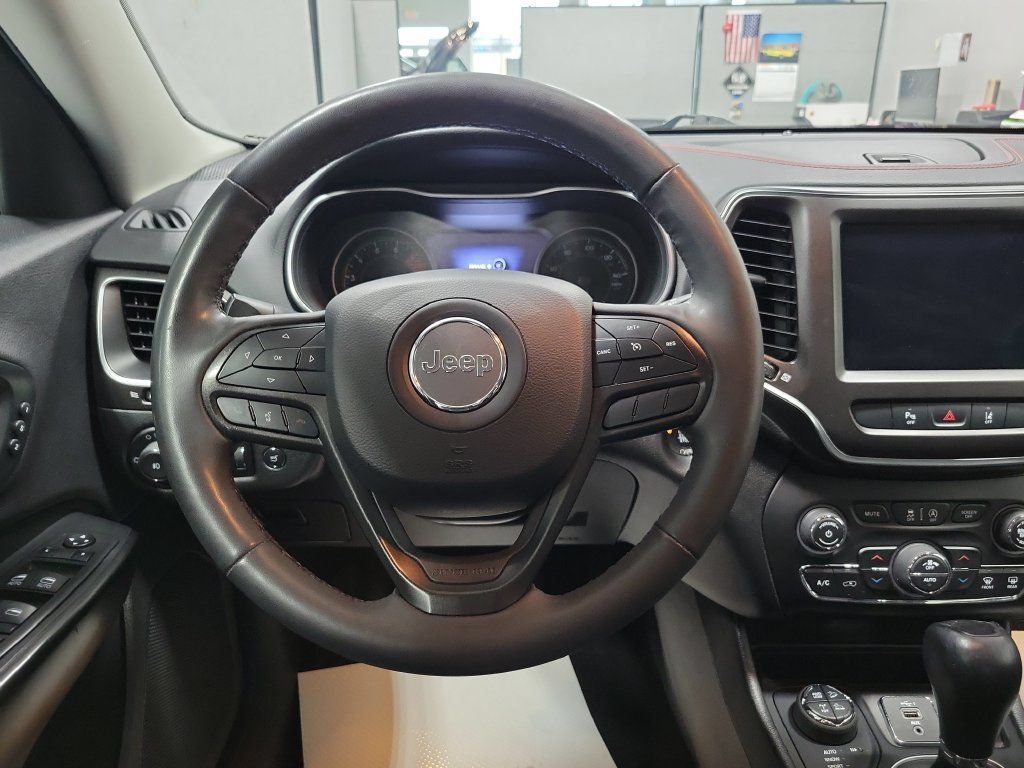 Used 2022 Jeep Cherokee Trailhawk w/ Premium Leather Package AWD/4WD image 32