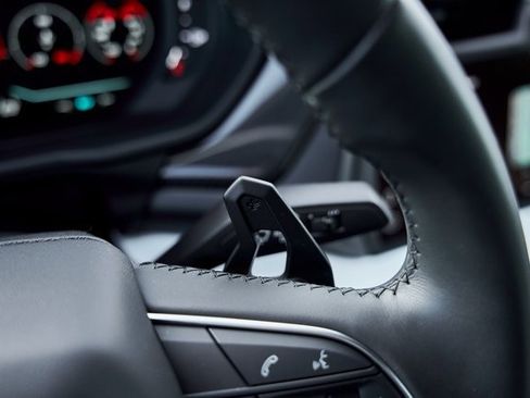 Used 2025 Lamborghini Urus SE image 59