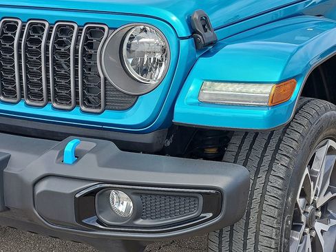 Used 2024 Jeep Wrangler Unlimited w/ Convenience Group AWD/4WD image 9