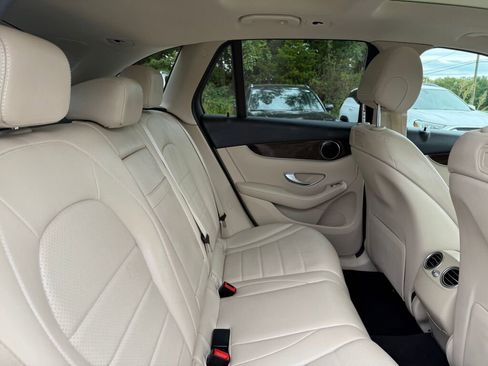 Used 2019 Mercedes-Benz GLC 300 4MATIC image 25