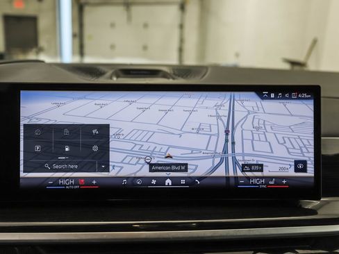 Used 2024 BMW X7 xDrive40i w/ Executive Package image 16