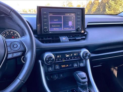 Used 2022 Toyota RAV4 XLE image 18