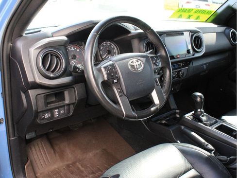 Used 2019 Toyota Tacoma TRD Sport AWD/4WD image 12