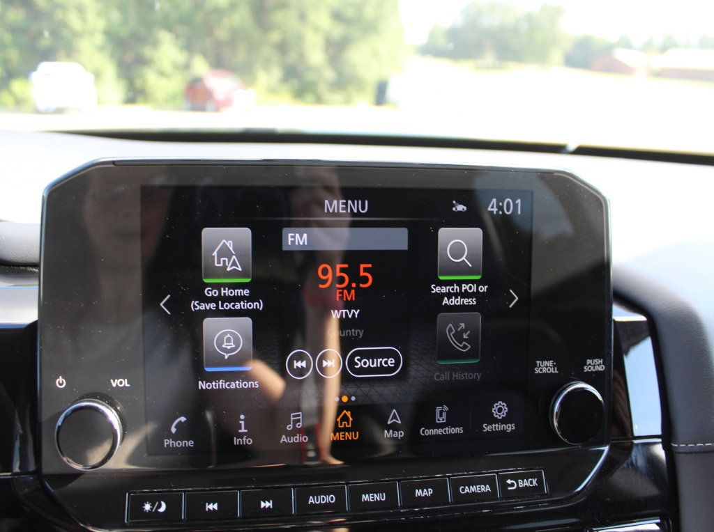 Used 2025 Nissan Pathfinder SL AWD/4WD image 16
