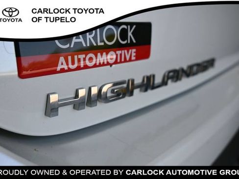 Used 2023 Toyota Highlander XLE AWD/4WD image 13