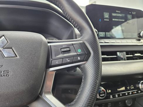 Used 2024 Mitsubishi Outlander SE image 13