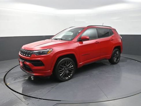 Used 2022 Jeep Compass Limited w/ (RED) Package AWD/4WD image 3