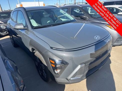 Used 2025 Hyundai Kona SEL image 3
