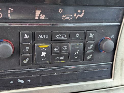 Used 2013 Cadillac Escalade Luxury AWD/4WD image 16
