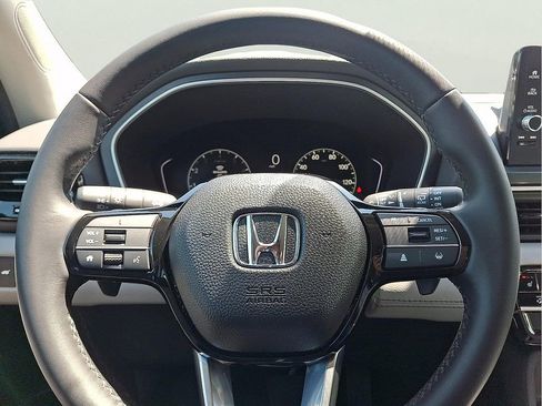 Used 2025 Honda Pilot EX-L image 13