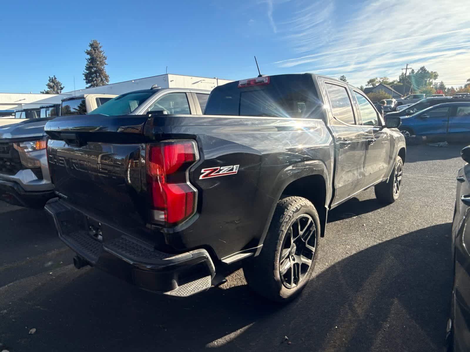 Used 2025 Chevrolet Colorado Z71 w/ Technology Package AWD/4WD image 4