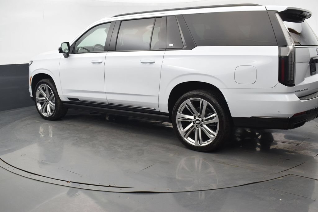 Certified 2026 Cadillac Escalade ESV Sport w/ Touring Package AWD/4WD image 4