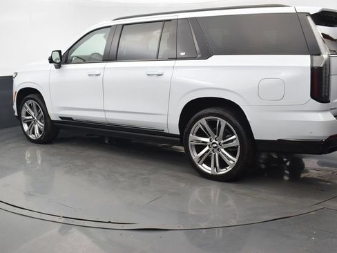 Certified 2026 Cadillac Escalade ESV Sport w/ Touring Package AWD/4WD image 4