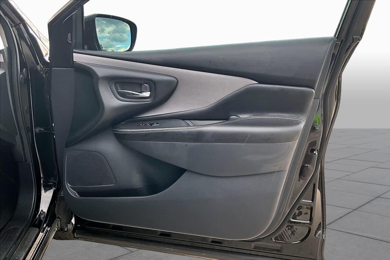 Used 2022 Nissan Murano SV w/ SV Midnight Edition Package FWD image 23