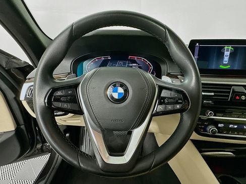 Used 2020 BMW 530i w/ Lighting Package image 11