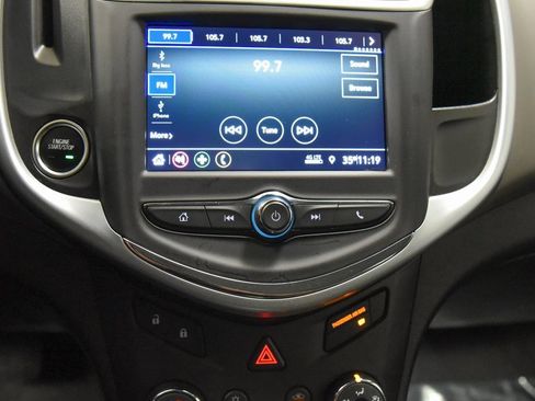 Used 2020 Chevrolet Sonic LT image 2