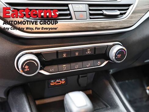 Used 2025 Nissan Altima 2.5 SV FWD image 20