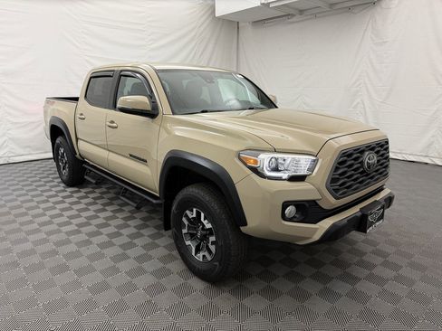 Used 2020 Toyota Tacoma TRD Off-Road AWD/4WD image 4