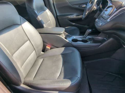 Used 2018 Chevrolet Malibu LT w/ Leather Package FWD image 20