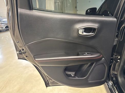 Used 2020 Jeep Compass Trailhawk AWD/4WD image 31