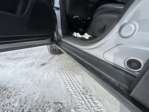 Used 2019 Jeep Cherokee Trailhawk w/ Cold Weather Group AWD/4WD image 17