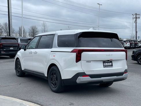 New 2026 Kia Carnival FWD image 5