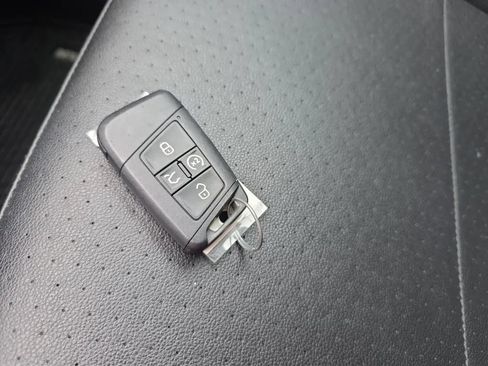Used 2018 Volkswagen Tiguan SEL AWD/4WD image 40