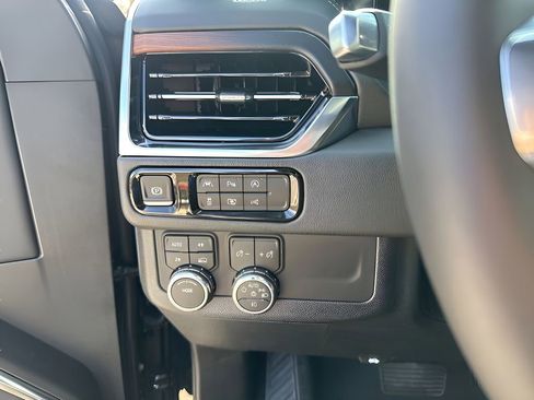 New 2026 GMC Yukon Denali w/ Sun & Power Step Package AWD/4WD image 29