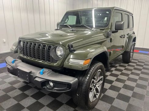 Used 2024 Jeep Wrangler Unlimited w/ Convenience Group AWD/4WD image 8